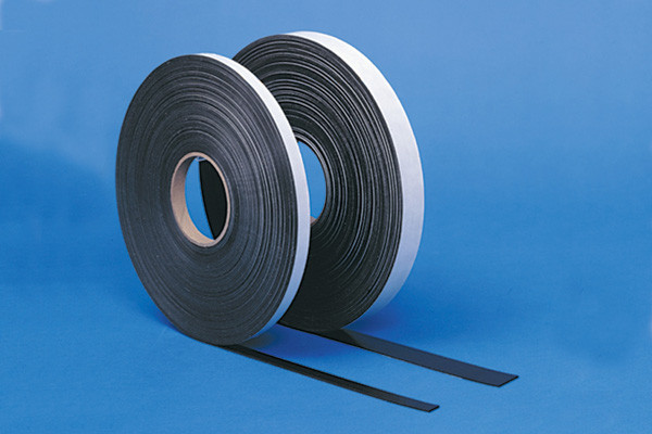 A photograph of a 06490 50' magnetic label roll.