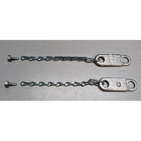 A photograph of two  fusible link chains.