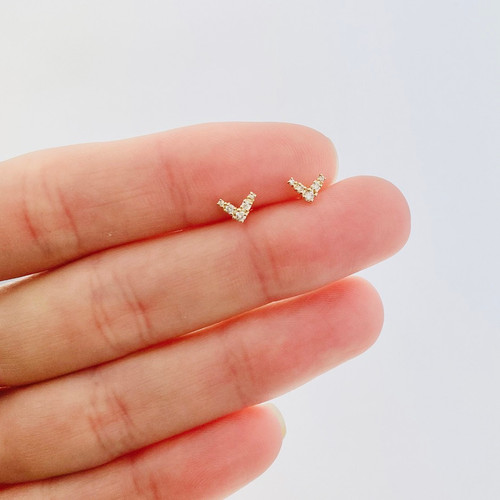 V-shape Diamond Stud - Single