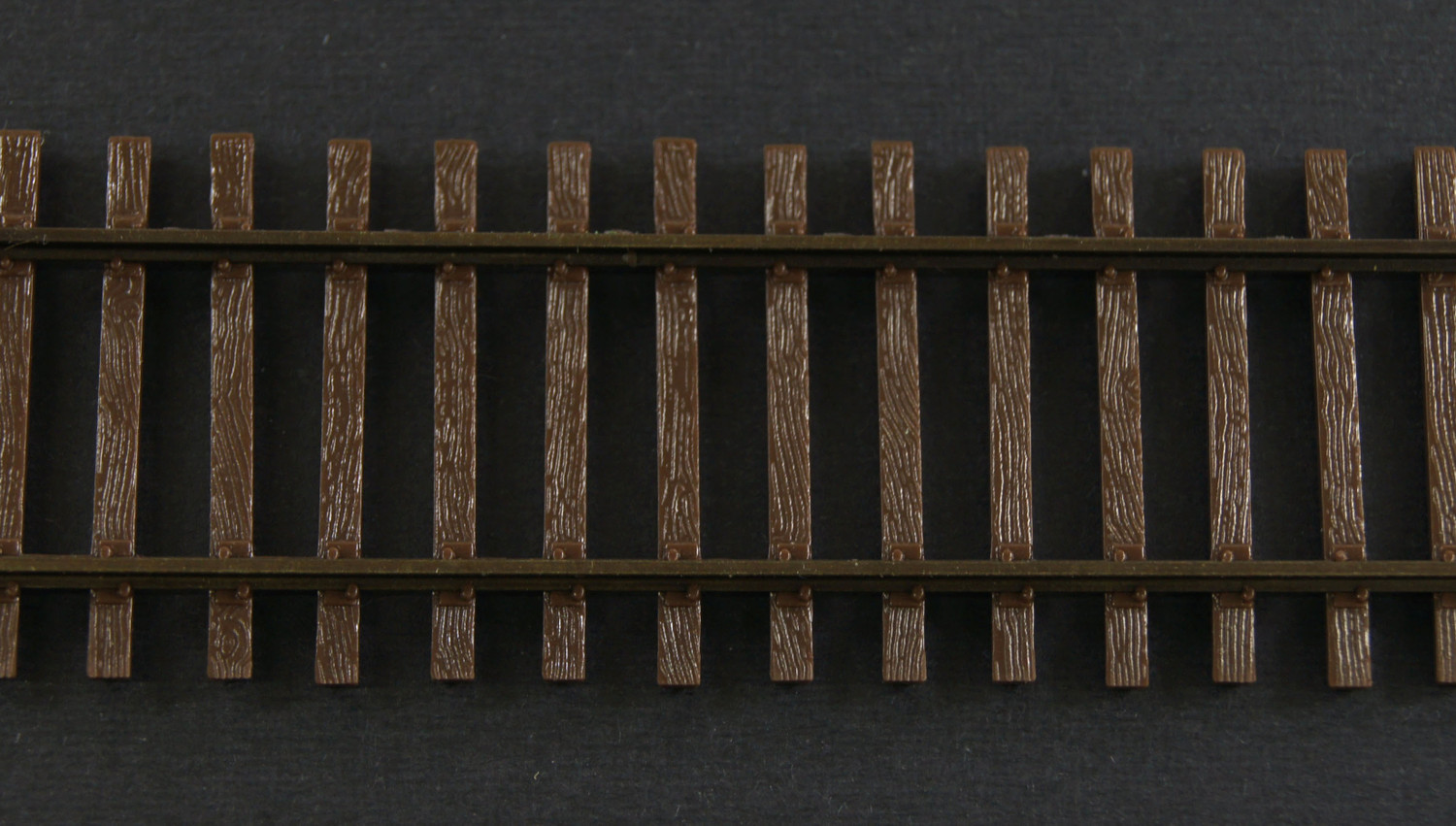 Weathered Flex-Trak, HO Code 83