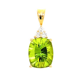 Peridot & Diamond Pendant in 14 Kt Yellow Gold