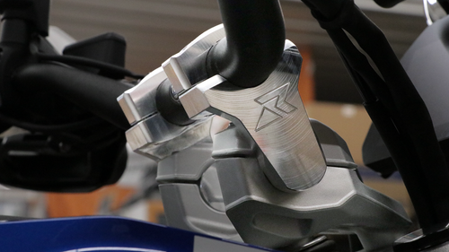 PIVOTING BAR RISER 2.4IN SILVER BMW