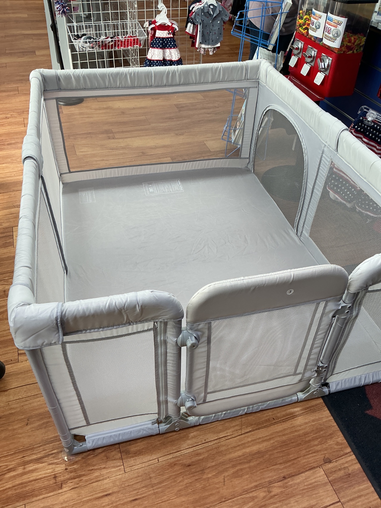Baby play yard