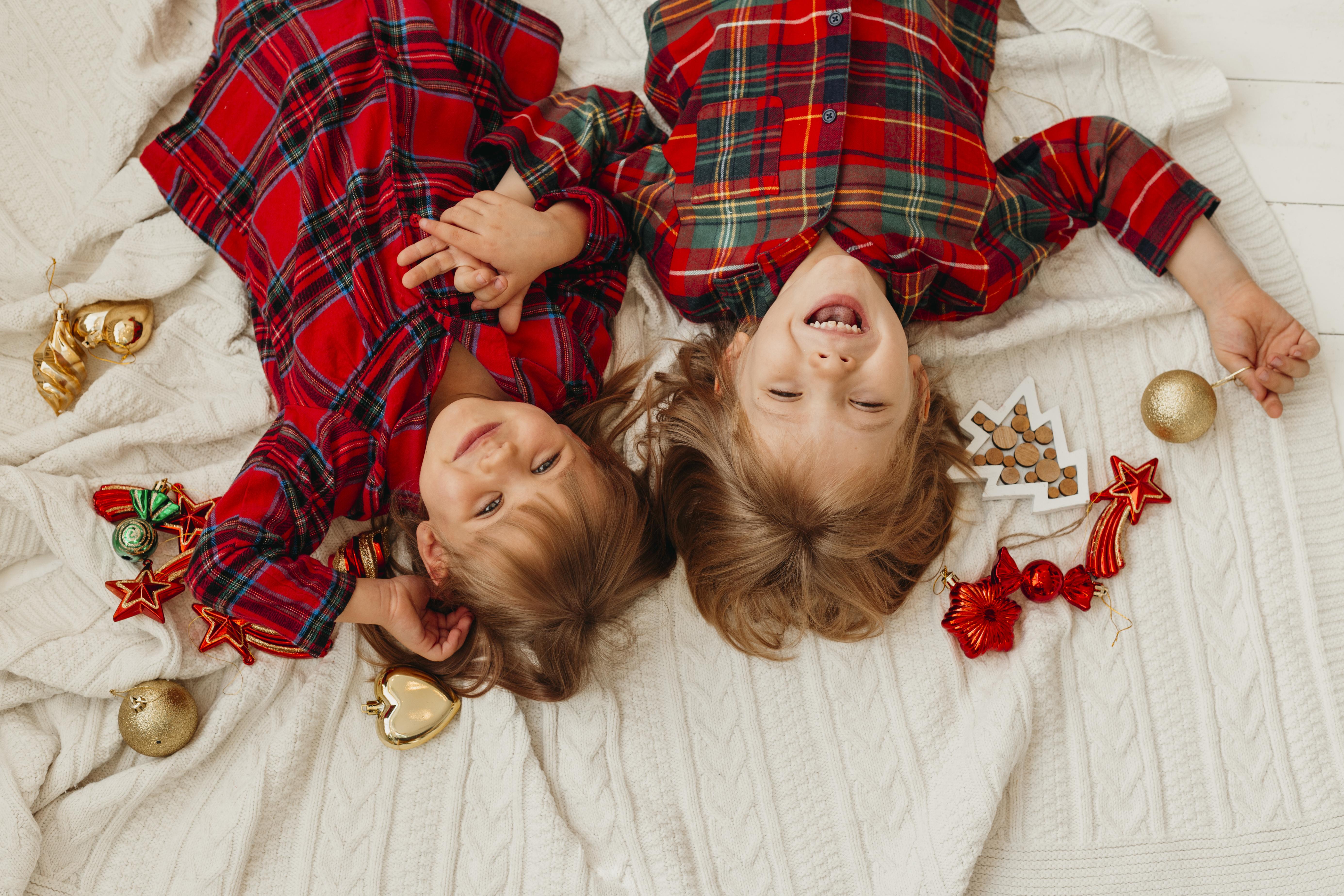 kids in plaid Christmas pjs