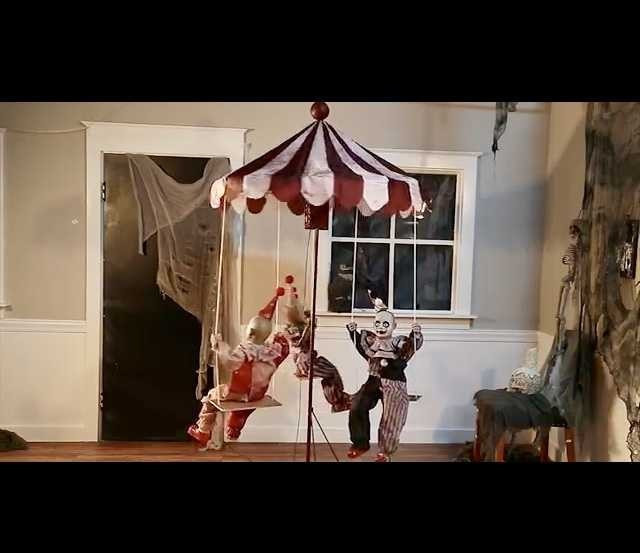 Animated Macabre Clown-Go-Round Circus Clown Merry-Go-Round Halloween Prop Decor