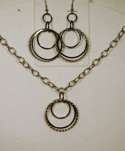 Triple circle pendant set