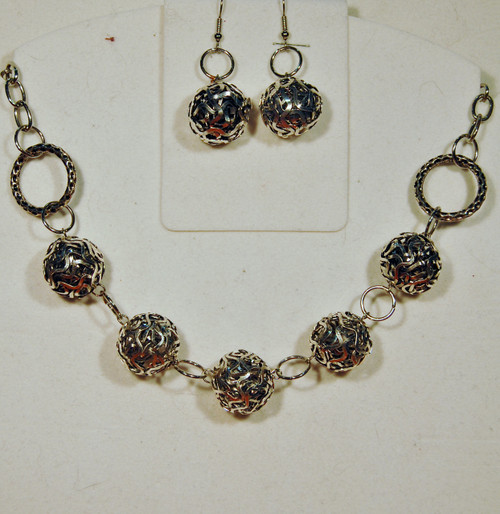 Silver mesh balls and circle ends necklace set