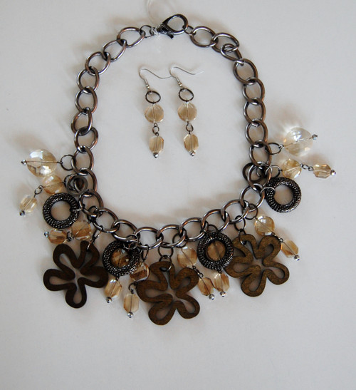 Wooden Flowers and Crystal Drops necklace set