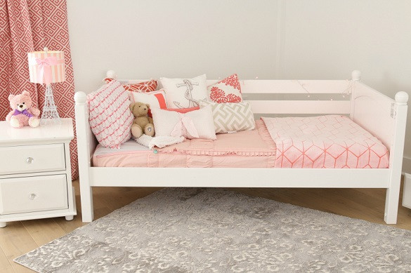 Casey’s White Twin Size Kids Daybed-Panel Ends Room