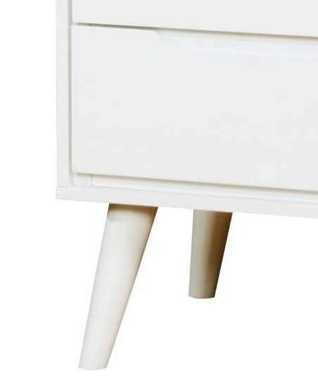 Cadelle White 6 Drawer Dresser Leg Detail