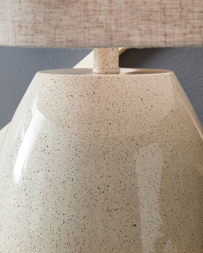 Linas Metal Table Lamp (1/CN)