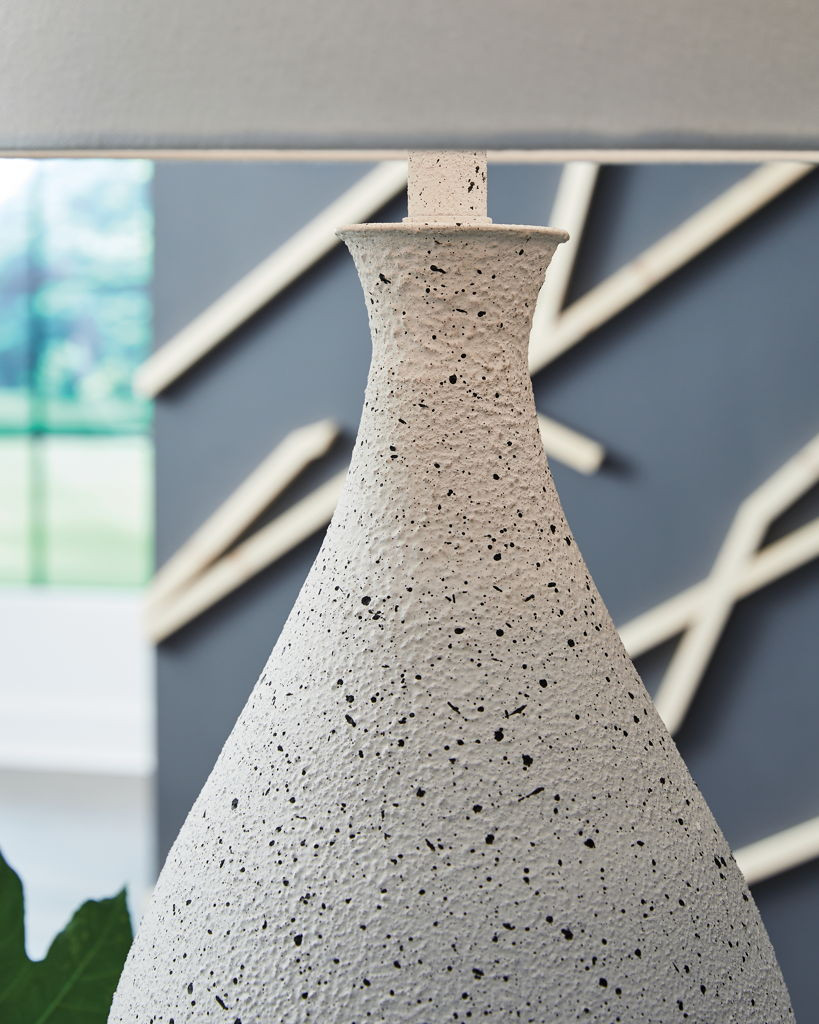 Wyattford Metal Table Lamp (1/CN)