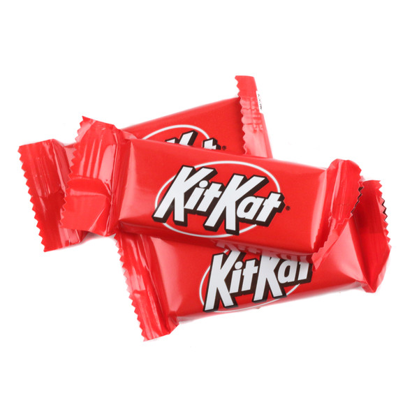 Individually wrapped Kit Kat Fun Size bars, smooth milk chocolate, crispy wafers, approx. 35 brown pieces per pound.