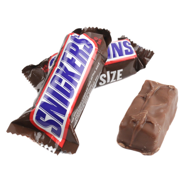 Brown milk chocolate Snickers Fun Size bars, nougat, caramel, peanuts. Approx. 27 small individually wrapped treats.