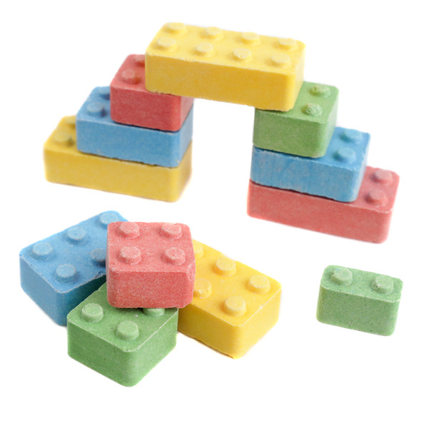 Assorted pastel Candy Blox, small Lego-shaped candy blocks with fruity flavors, approx. 150 pieces per pound.