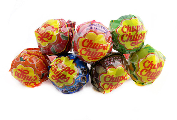 Chupa Chups Lollipops, 1000 count bulk. Assorted vibrant colors, classic flavors like cherry, orange, strawberry, chocolate.