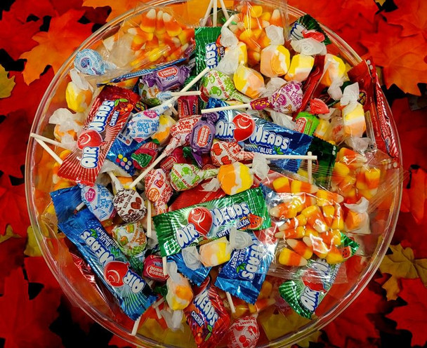 Vibrant 5lb Halloween candy mix bag, approx 235 pieces. Includes colorful Airheads, Salt Water Taffy, Candy Corn, Lollipops.