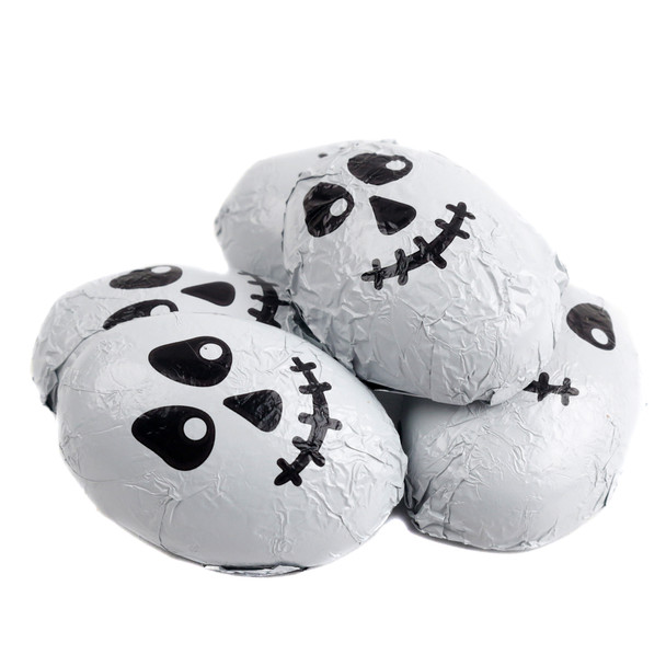 Ghoulish foil-wrapped chocolate crisp Halloween skulls, approx. 47 per pound.