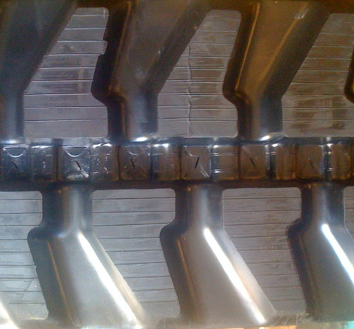 Hitachi FH35.2 Rubber Track  - Pair 300 X 52.5 X 82