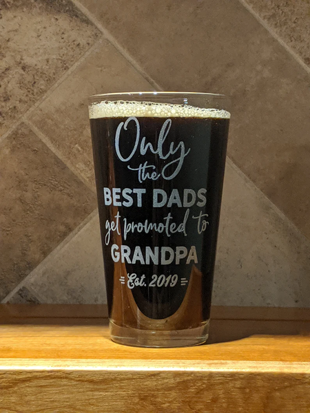 Personalized Etched Grandpa Design Pint Glass | New Grandpa Beer Glass | Customized Gift for Grandpa | Engraved Pregnancy Announcement Gift