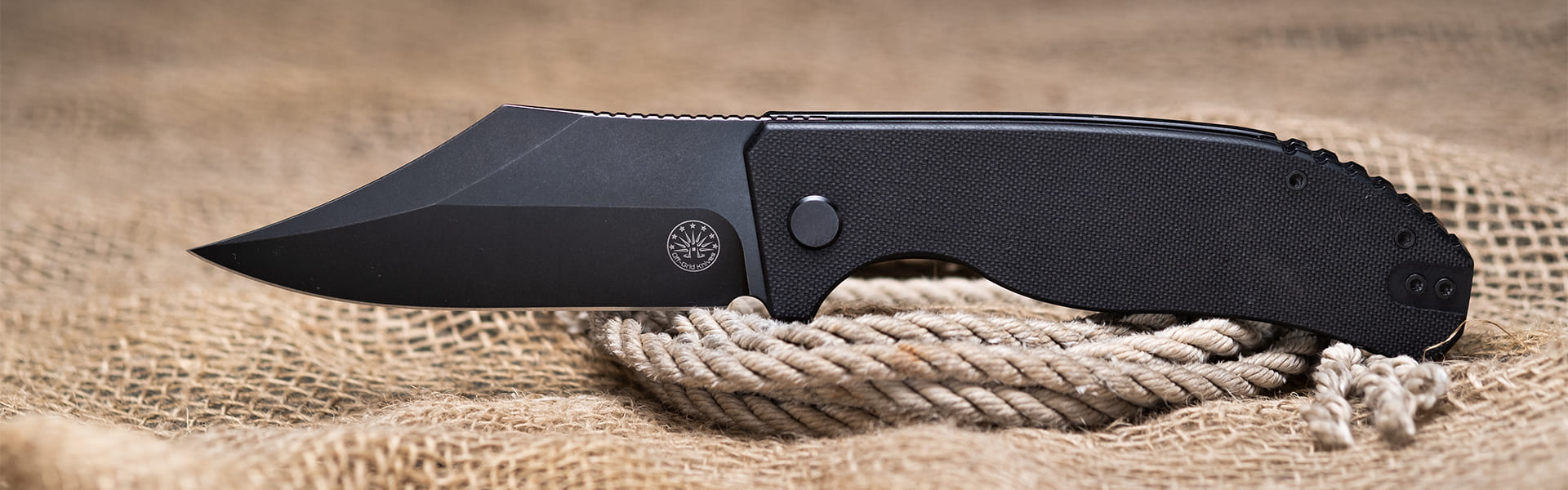 Are Bowie Knives Easy To Carry?