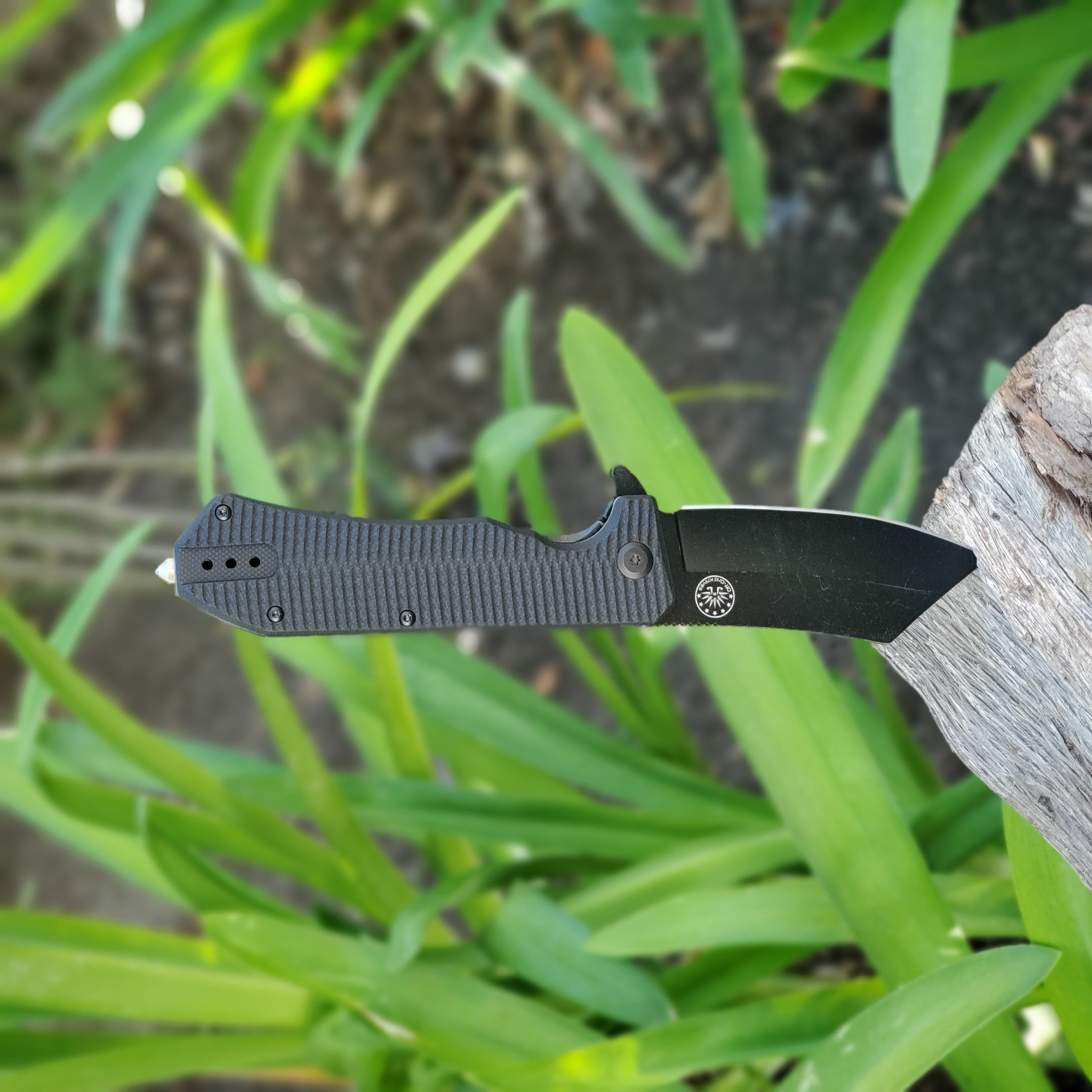 Glass-breaking knife - Safety tool for emergencies - Off-Grid Knives