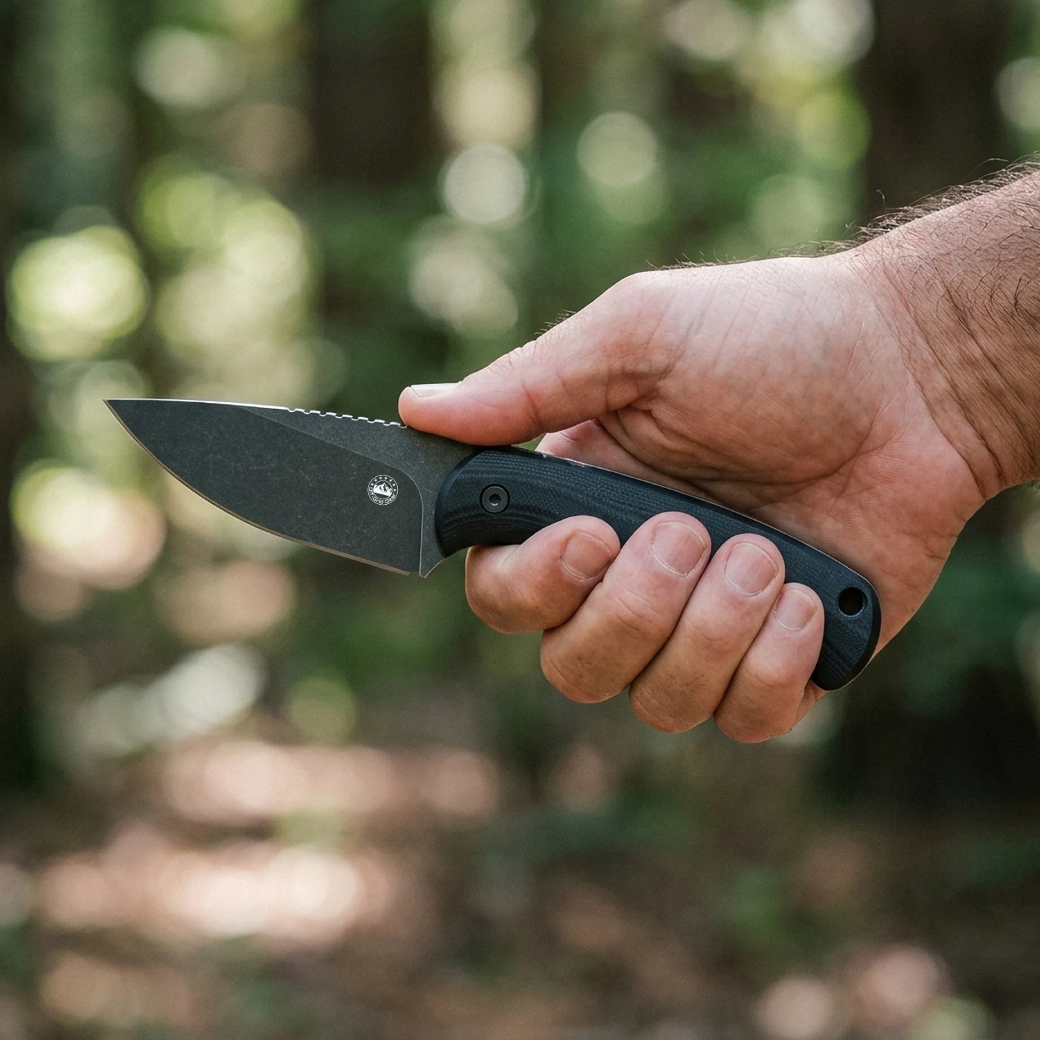 Isoline Nightfall contoured black G10 handle in hand