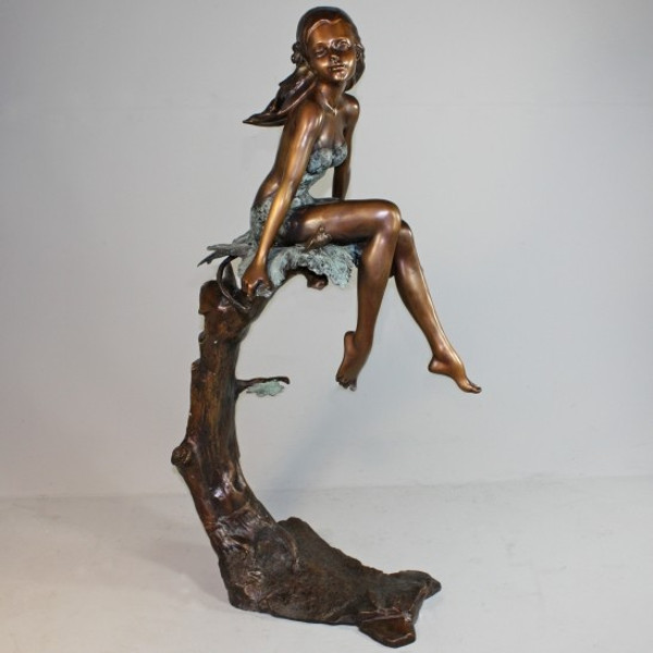 A6471 Vintage Bronze Two Tone Girl Sitting On A Maple Leaf