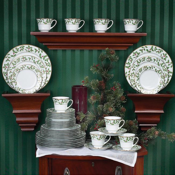 4173-40B Holly And Berry Gold 40-Pc Dinnerware Set (Service For 8)