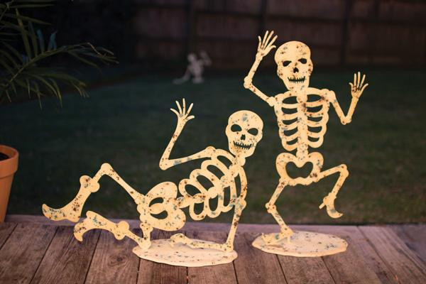 Set Of Two Glow In The Dark Skeletons On Bases CZG1357 By Kalalou