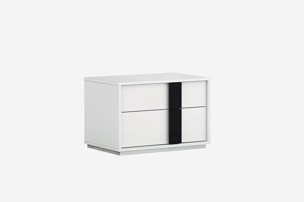 Homeroots 24" X 16" X 16" White Nightstand 370750