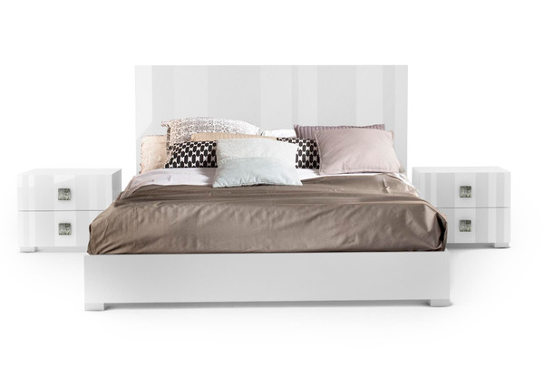 J&M Mika Queen Bed 17314-Q