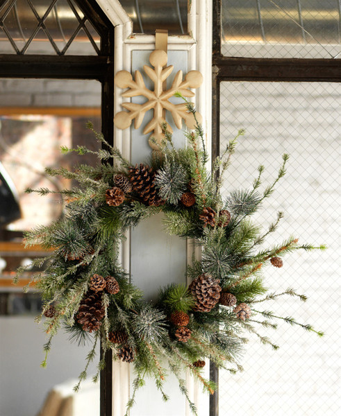 60364DS Iced Pine Wreath W/Cones 28"D Plastic/Natural By Melrose