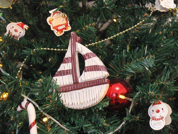 Wholesale Model Ships Wooden Rustic Decorative Red And White Sailboat Christmas Tree Ornament Sailboat-301-XMASS