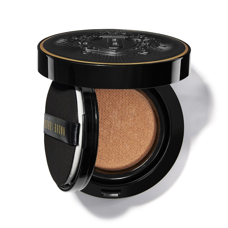 BOBBI BROWN Weightless Skin Cushion Foundation ~ Medium BOBBI BROWN Weightless Skin Cushion Foundation ~ Medium