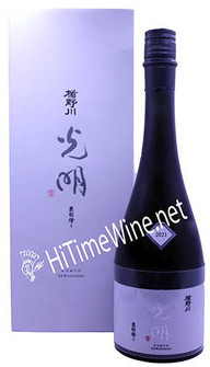 picture of TATENOKAWA KOMYO DEWASANSAN SAKE SUPER PREMIUM 720 milliliter bottle