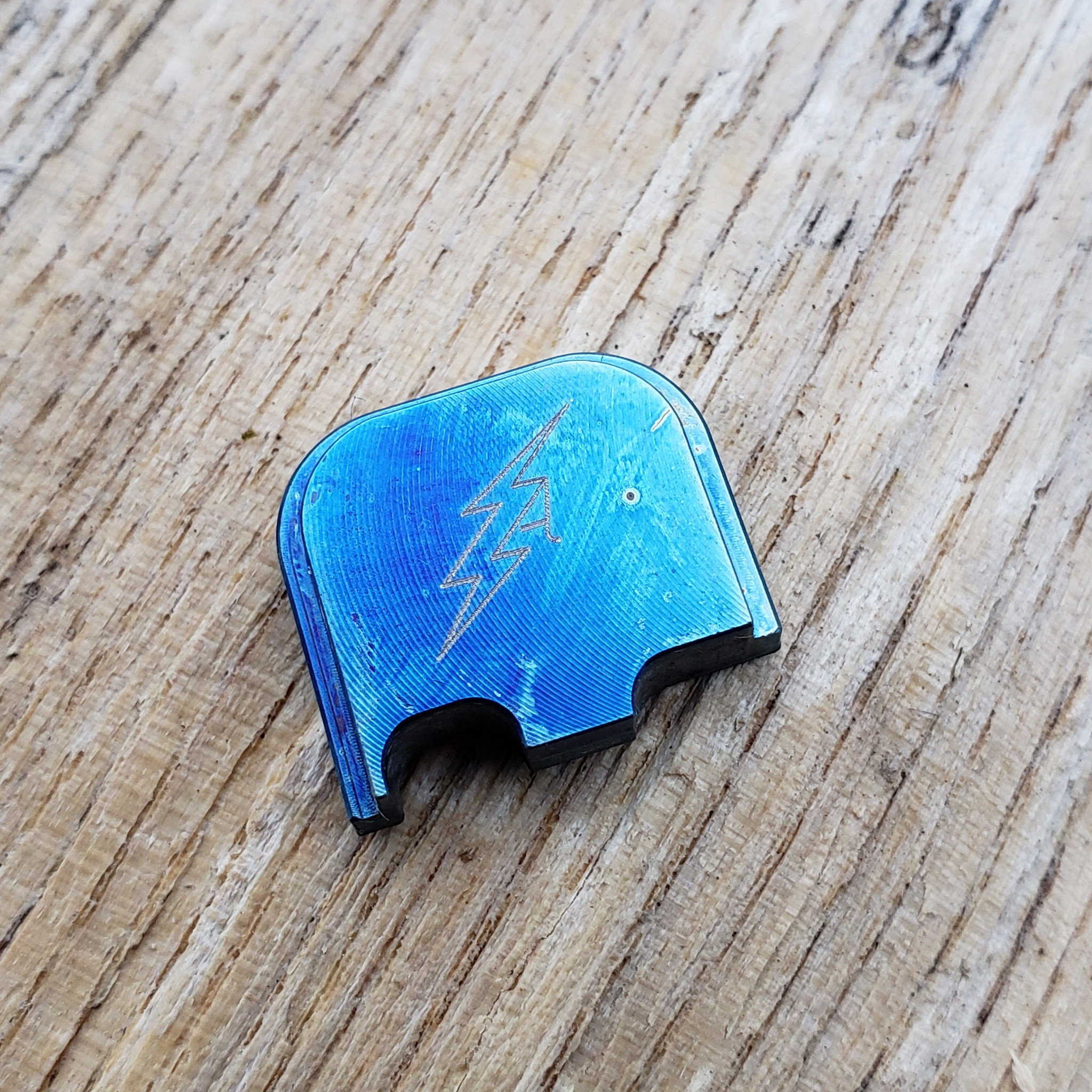 GLOCK BACK PLATE FLAME ANODIZED TITANIUM ( SINGLE STACK 9MM