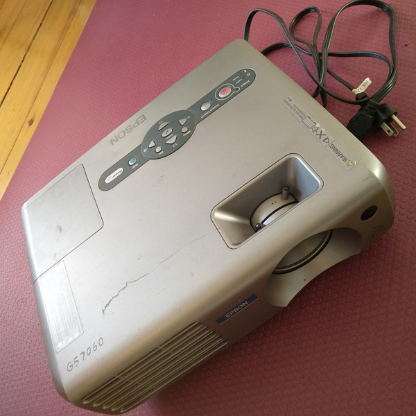 Epson Powerlite 81p Projector 3LCD *For Parts/Not Working*