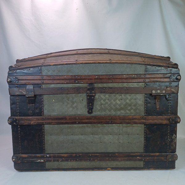 Dome/Barrel-Top Steamer Trunk 19th Century Nat.Wood+Embossed Tin