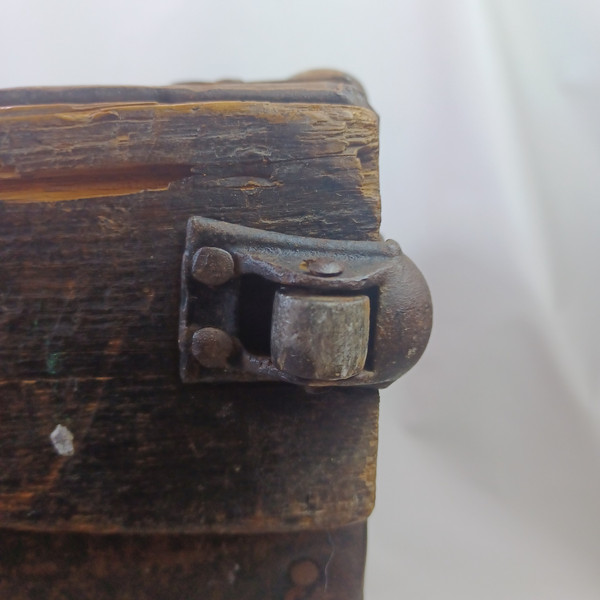 Dome/Barrel-Top Steamer Trunk 19th Century Nat.Wood+Embossed Tin