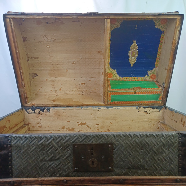 Dome/Barrel-Top Steamer Trunk 19th Century Nat.Wood+Embossed Tin