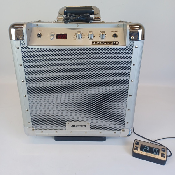 Alesis RoadFire 15 Battery-Operated Guitar Amplifier with DSP 15 Watts 1x8"Combo