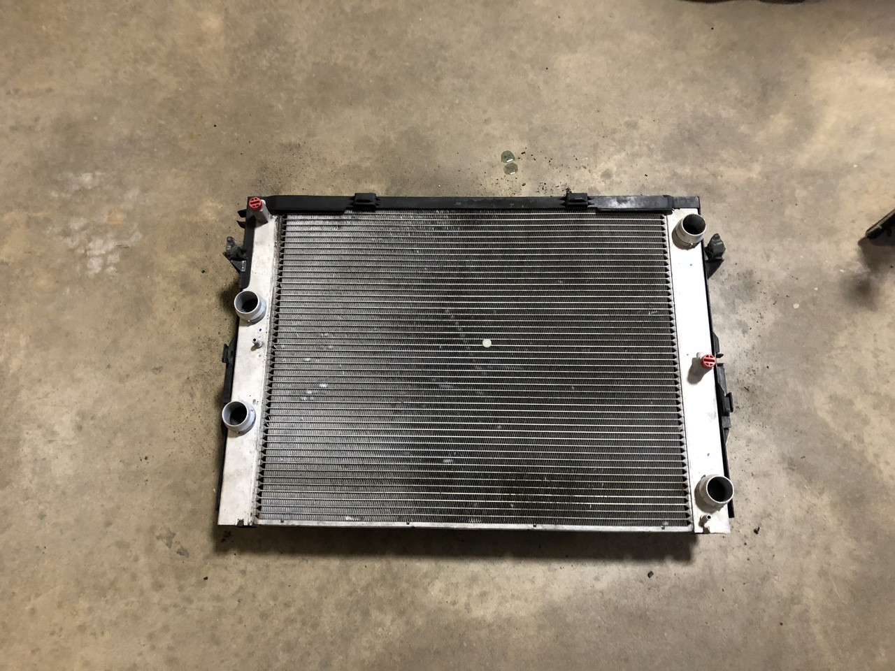 BMW E60/E61/E63/E64 M5 M6 Radiator 17112282732