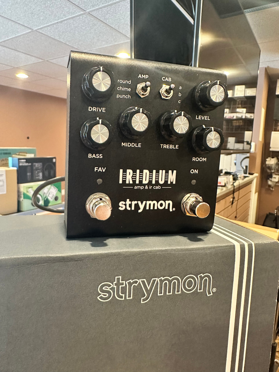 【ほぼ新品】Strymon IRIDIUM Iridium Amp Modeler And Cab - Strymon