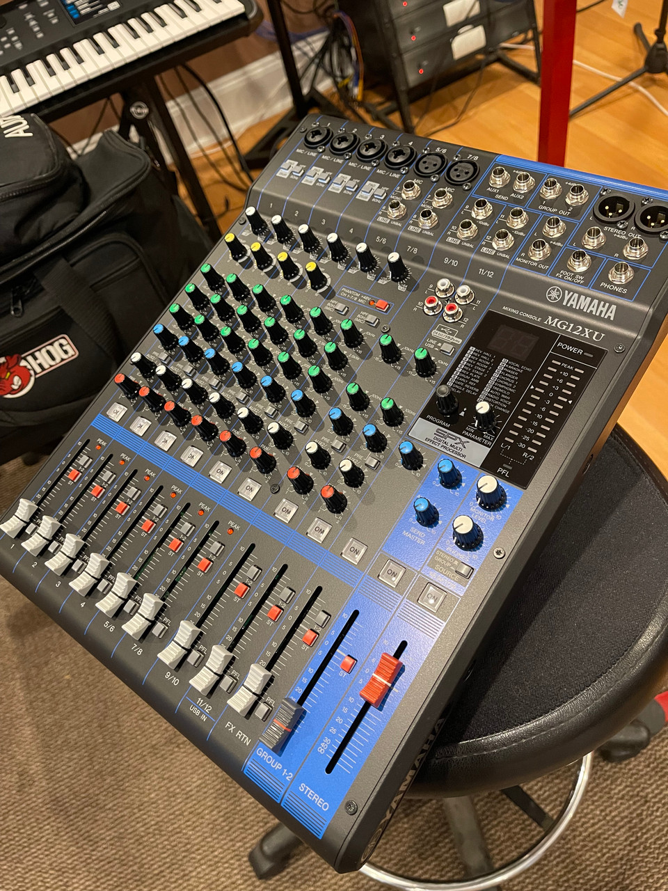 Yamaha MGXU  channel Mixer with USB and Effects demo   AudioProCT