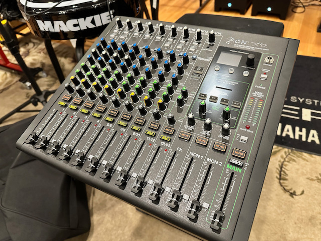 mackie ONYX12 アナログミキサー 12チャンネル Mackie Onyx12 12-Channel Mixer | FrontEndAudio.com