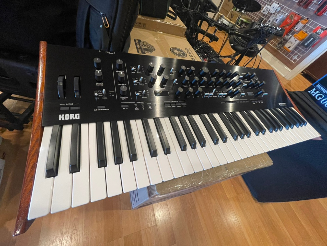 Korg Prologue 61 key 16 voice Analog Synthesizer open box