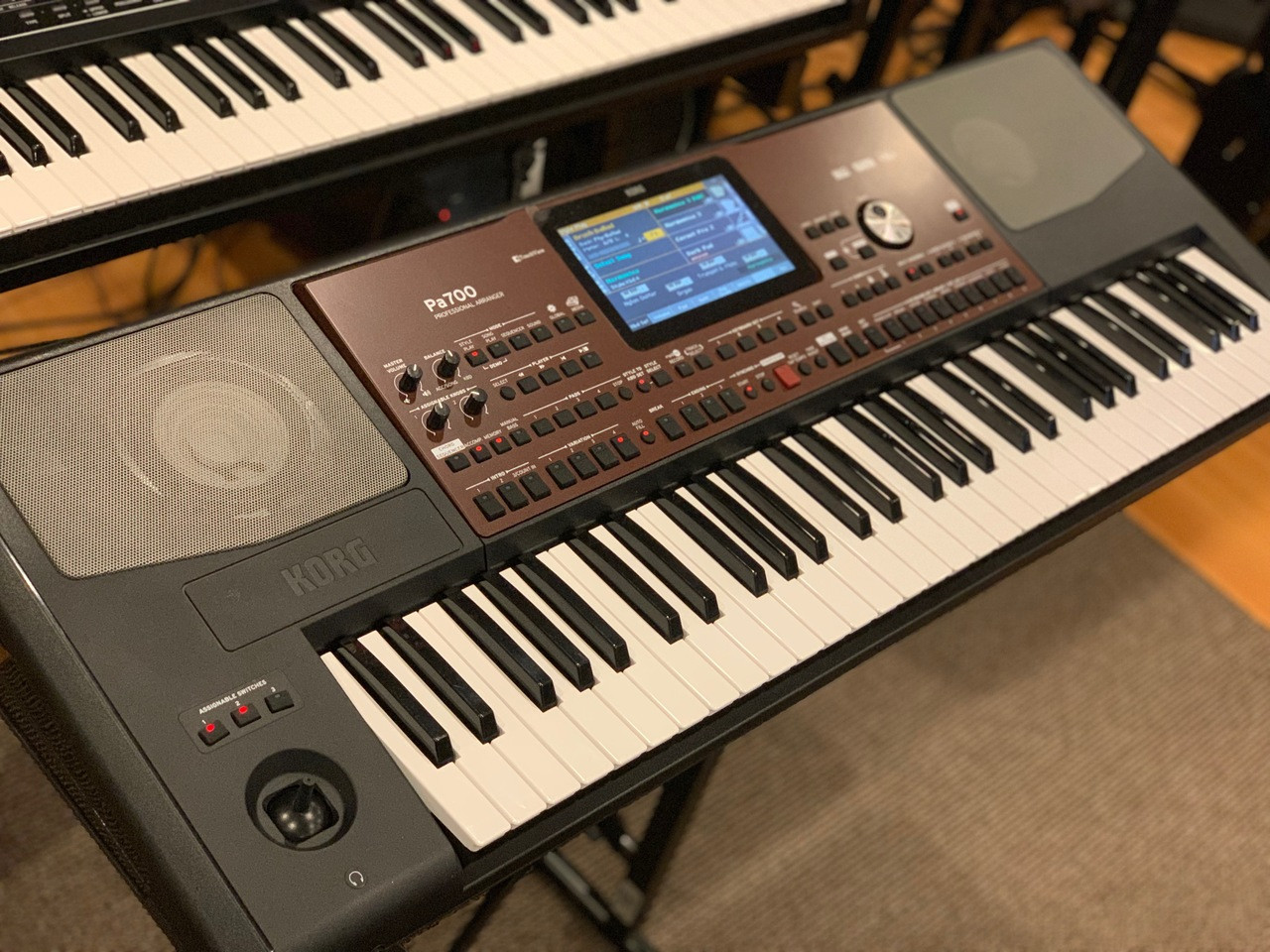 Korg PA700 61 key arranger workstation with built in