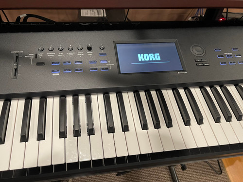 Korg Nautilus 73 73-key Synthesizer Workstation keyboard