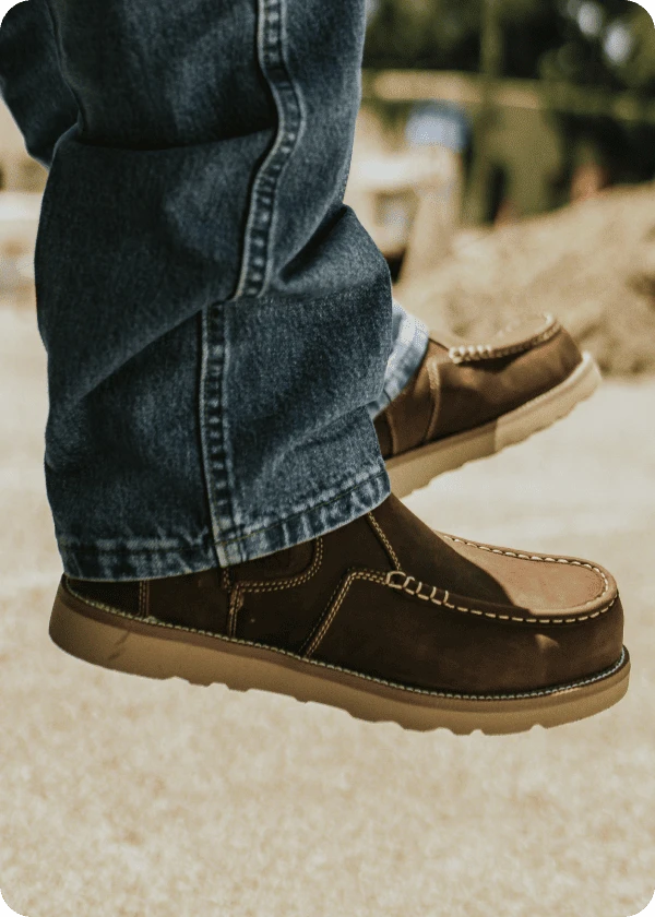 Safety toe boots for men and women